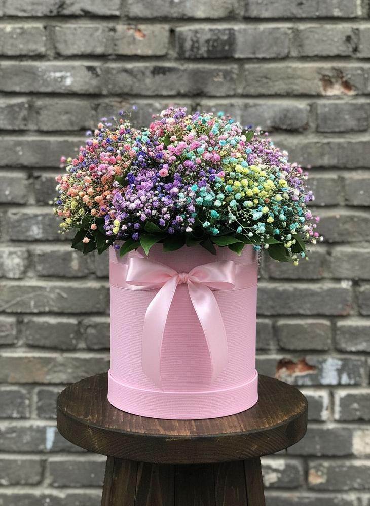 Цветочная композиция из Гипсофила и Розы в шляпной коробке в Морозовске