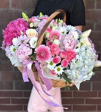 Цветочная композиция из Розы, Хризантемы, Пионы и Лизиантусы в корзине #REPLACE_PRED# Морозовске