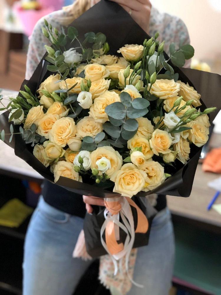 Букет цветов из: Розы и Лизиантусы в Морозовске