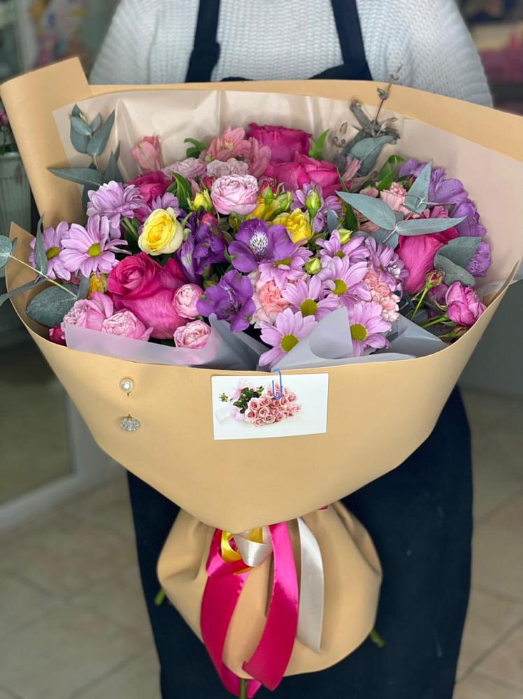 Букет цветов из: Хризантемы, Гвоздики и Альстромерии в Морозовске