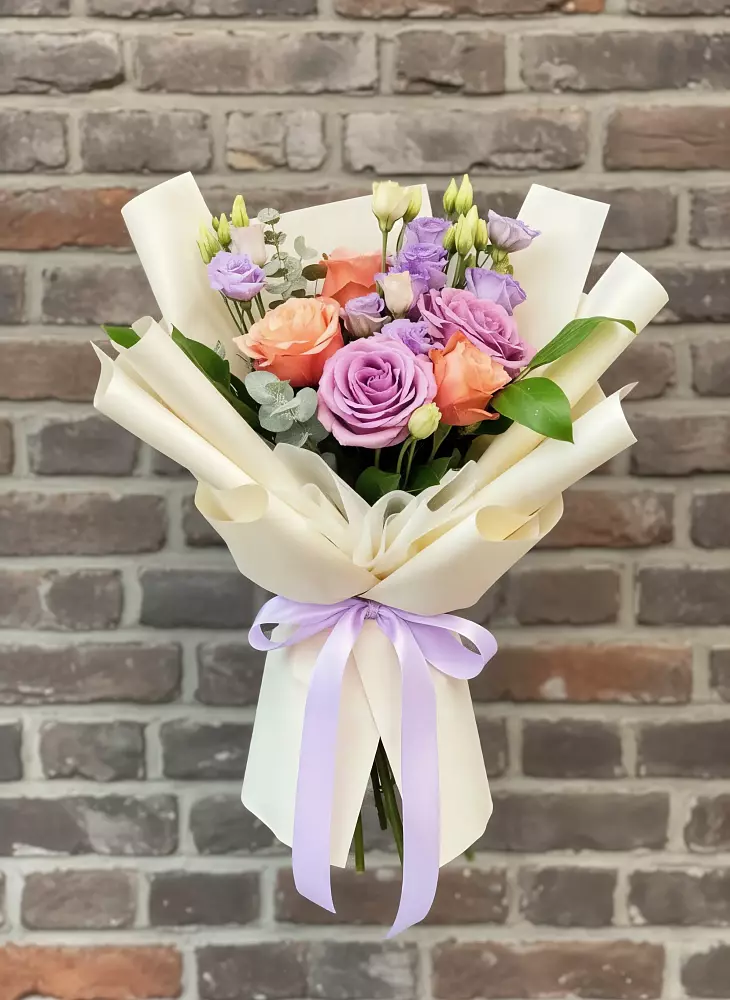 Букет цветов из: Лизиантусы и Розы в Морозовске