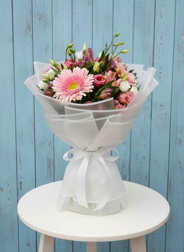 Букет цветов из: Герберы, Альстромерии и Лизиантусы в Морозовске