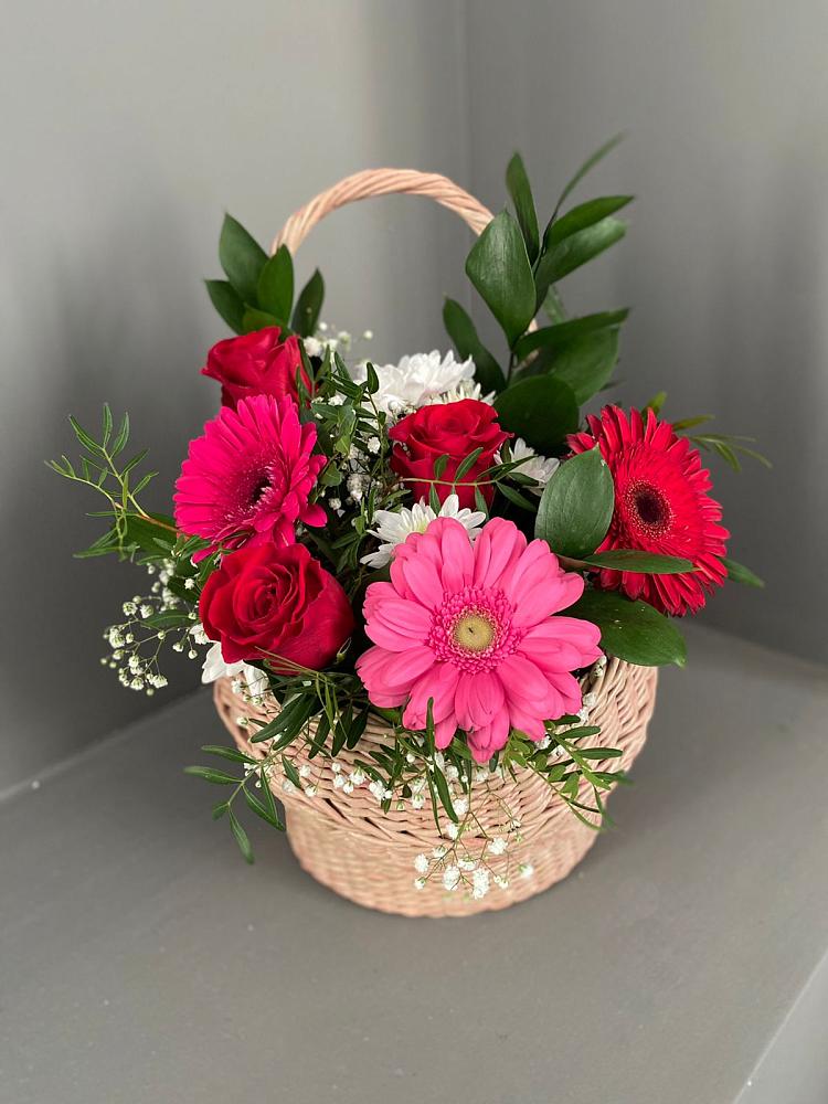 Цветочная композиция из Розы, Хризантемы и Герберы в корзине в Морозовске