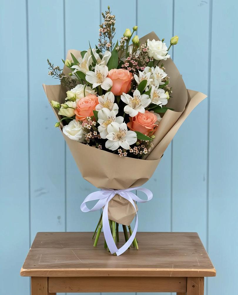 Букет цветов из: Альстромерии, Лизиантусы, Розы и Хризантемы в Морозовске